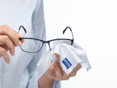 Салфетка для очищения линз ZEISS из микрофибры, 15х18 см